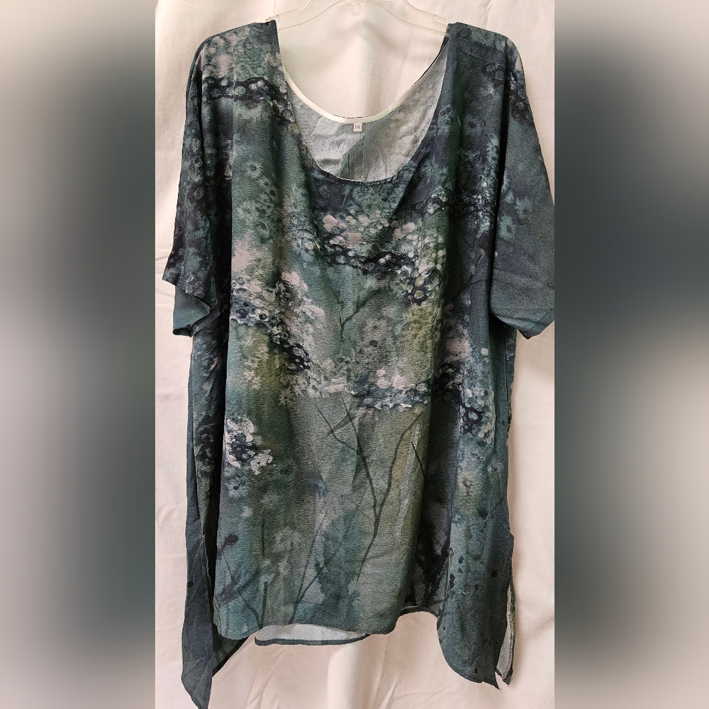 Green floral pattern 2XL blouse crew neck with dolman sleeves light fabric